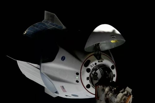 spacex飞船成功对接国际空间站,5名宇航员胜利会师